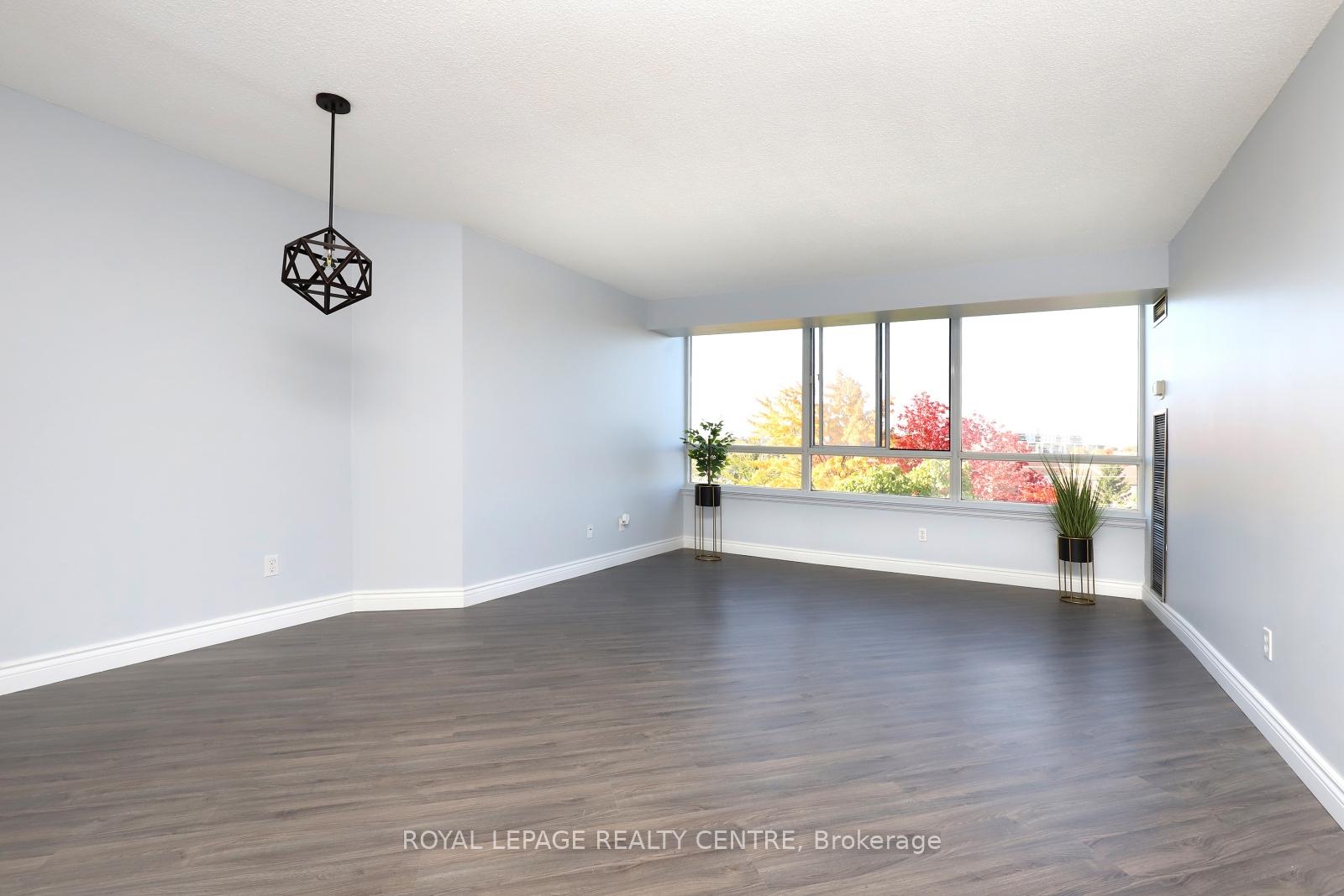 2 Bedrooms Condo at 1001 Cedarglen, Mississauga For sale