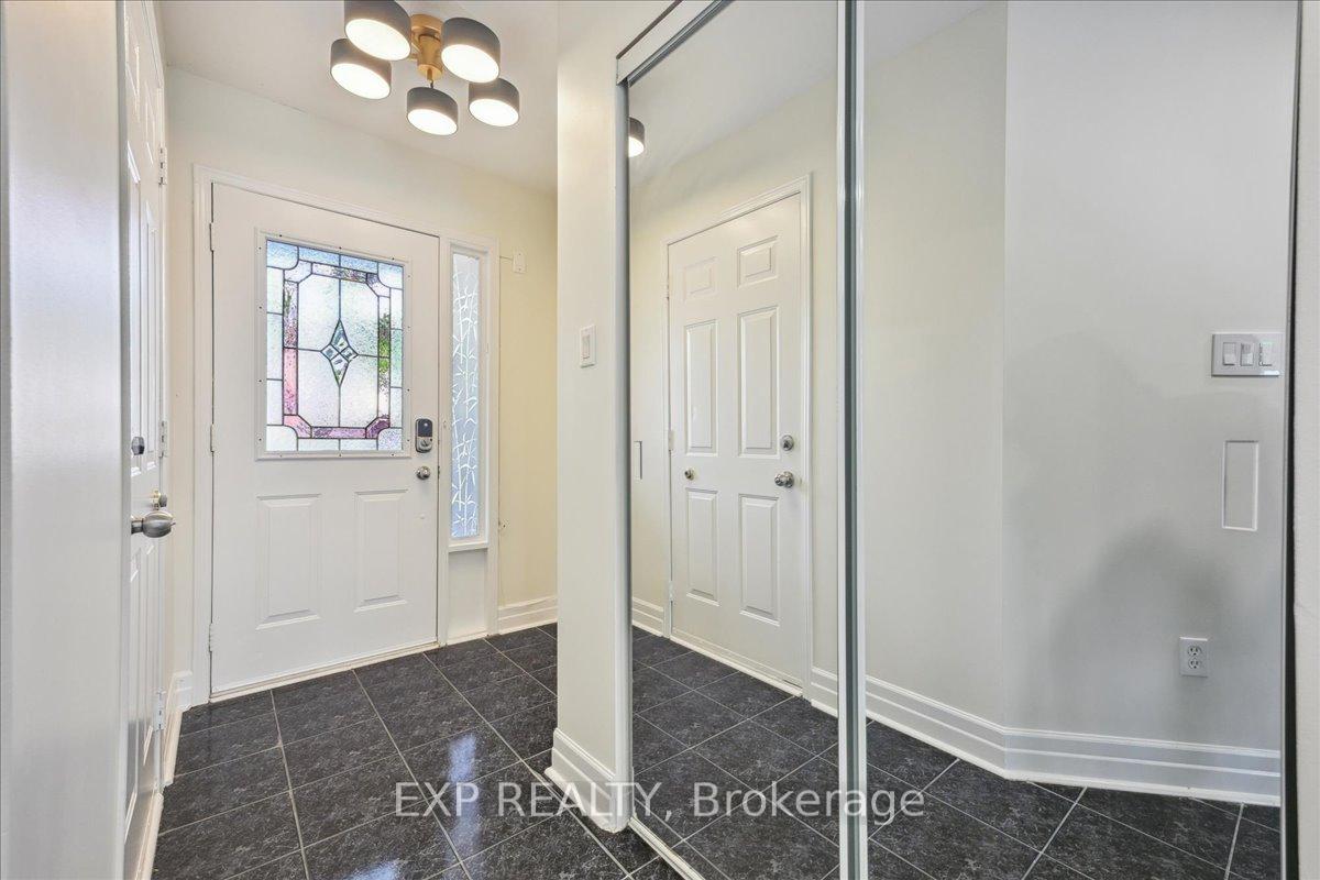 3 Bedrooms Condo at 2920 Headon Forest, Burlington For sale