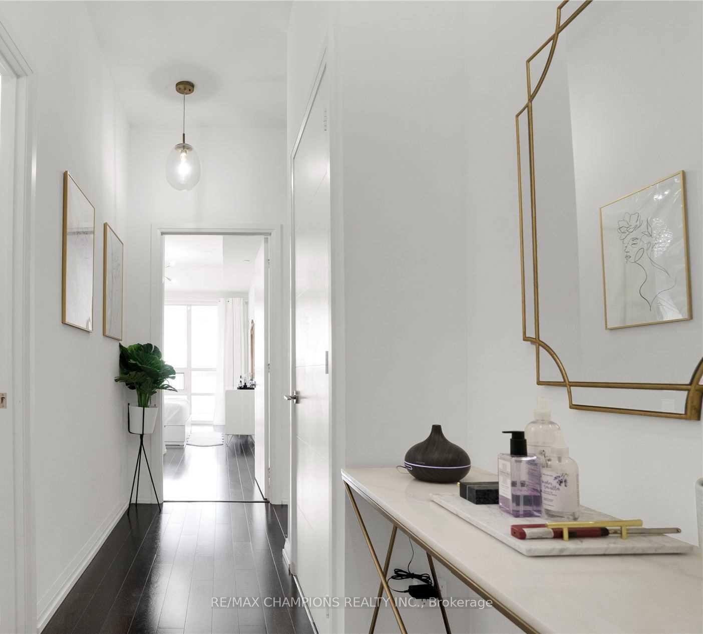 2 Bedrooms Condo at 460 Adelaide,  Toronto For sale