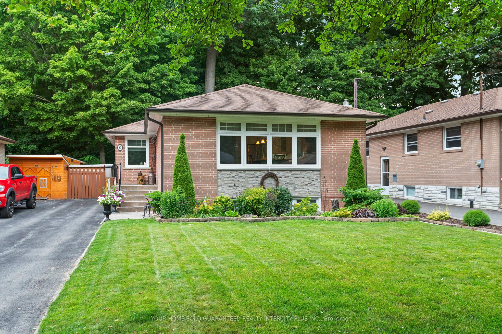 8 Neapolitan Drive