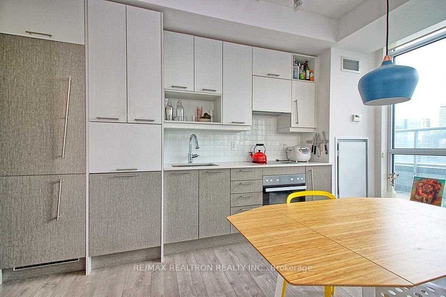 199 Richmond Street W, #2506