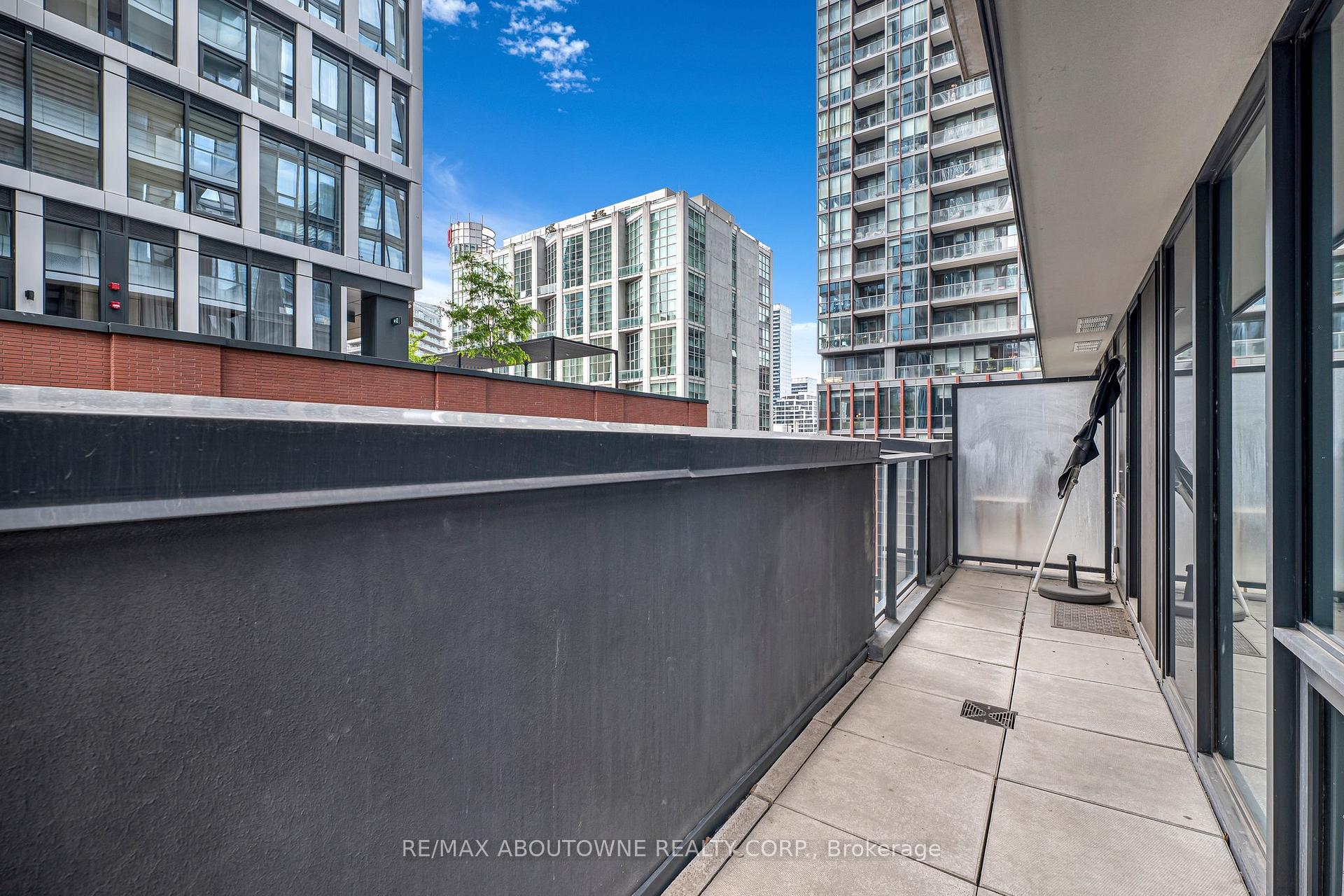 2 Bedrooms Condo at 115 Blue Jays, Toronto For sale
