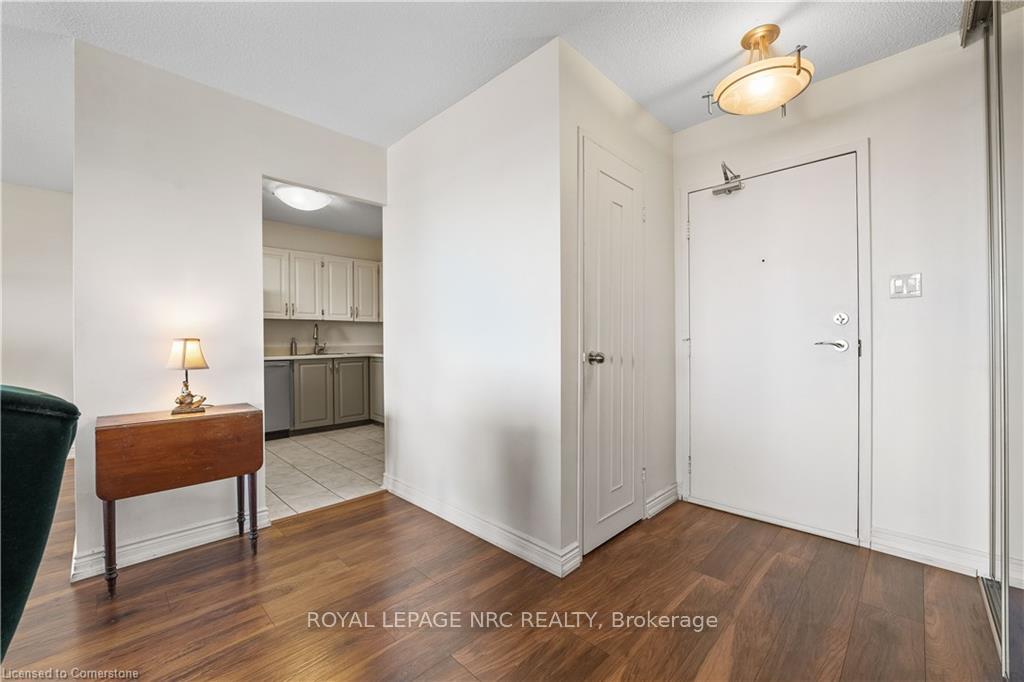 2 Bedrooms Condo at 500 GREEN,  Hamilton For sale