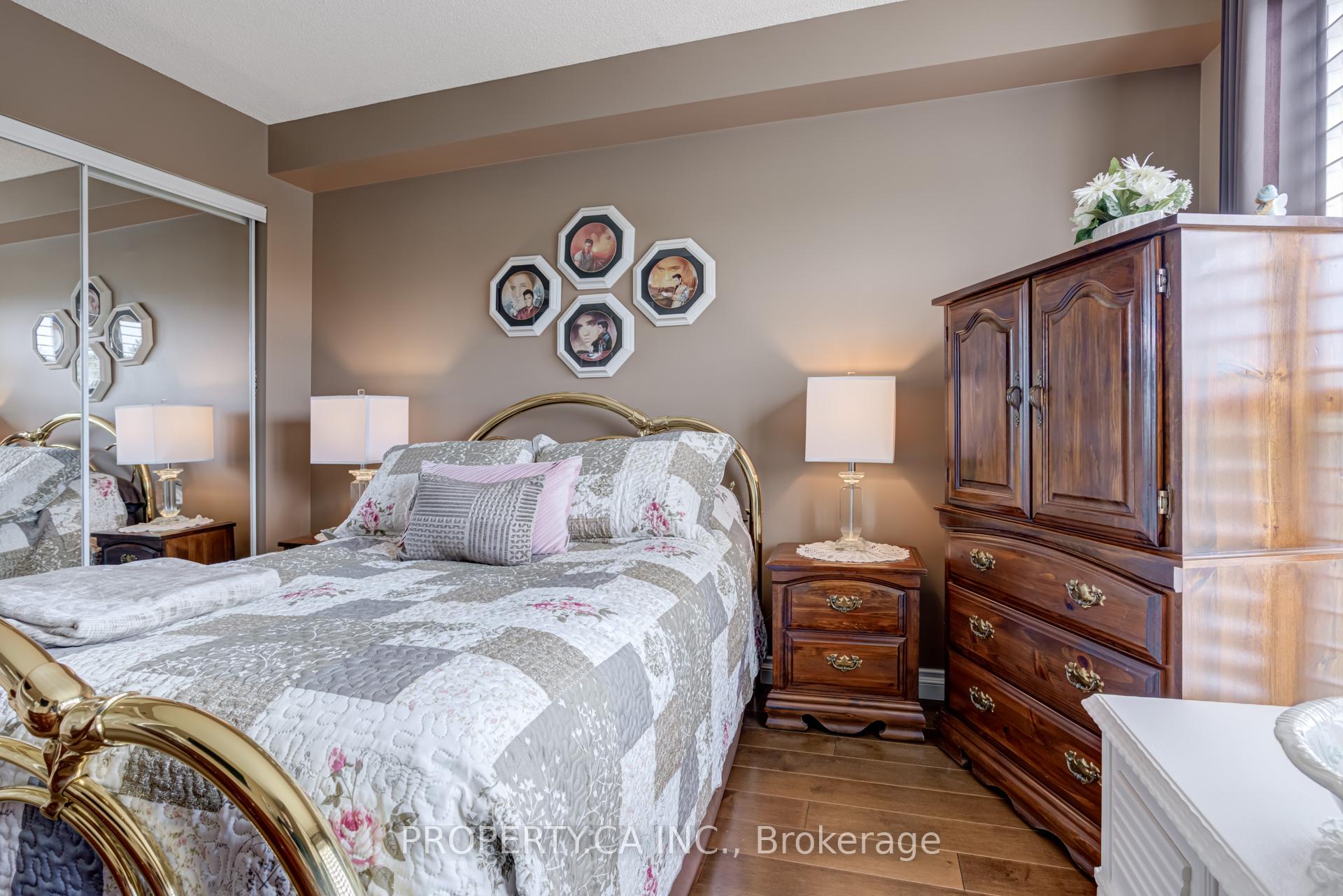 3 Bedrooms Condo at 1700 The Collegeway, Mississauga For sale