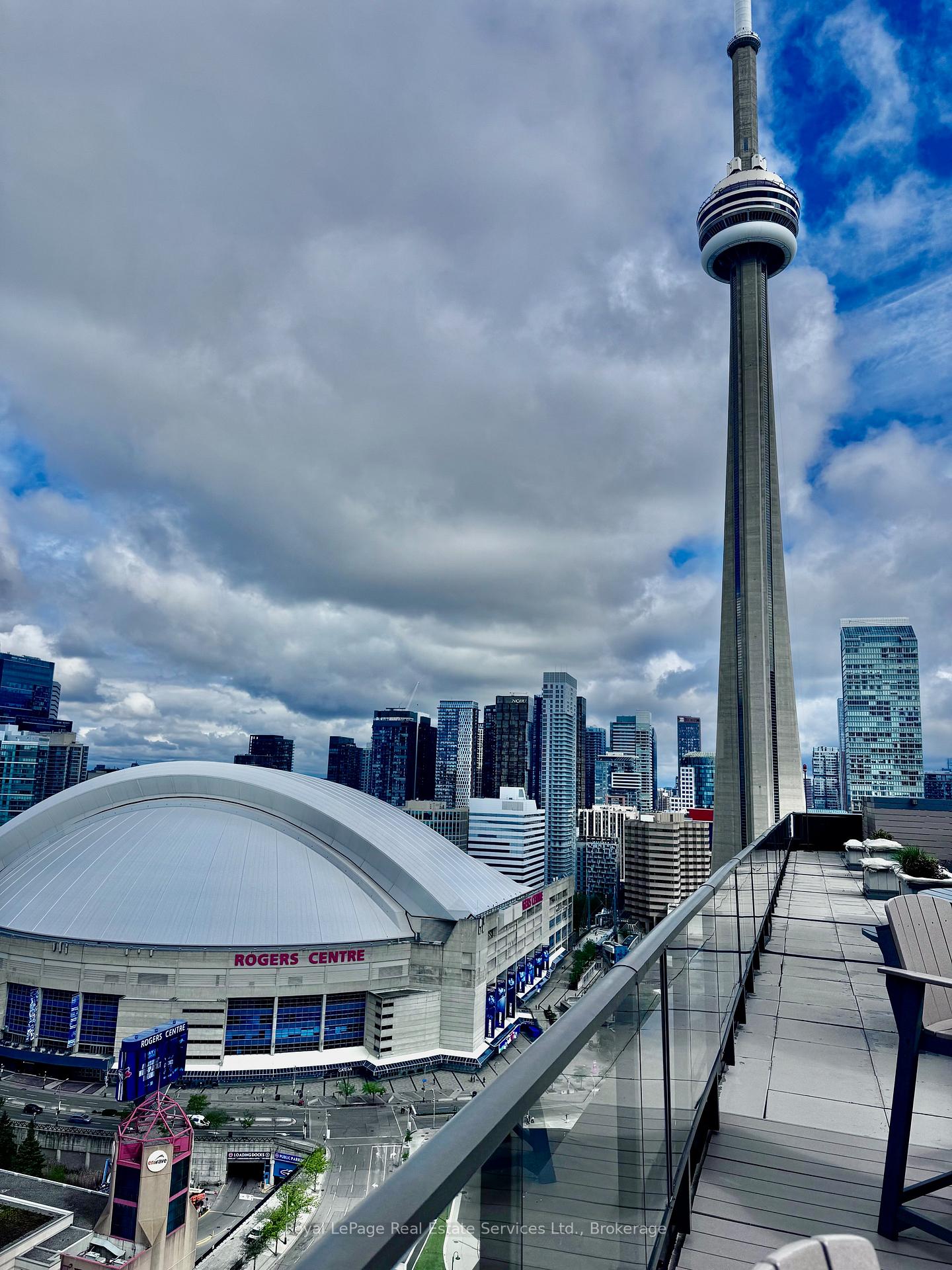 2 Bedrooms Condo at 260 Queens, Toronto For sale