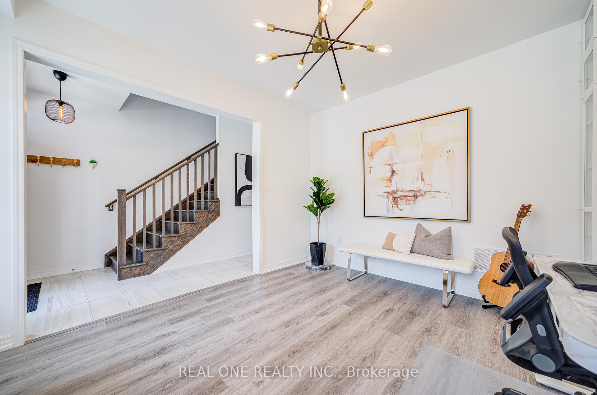 4 Bedrooms Condo at 91 Grovewood Common, Oakville For sale