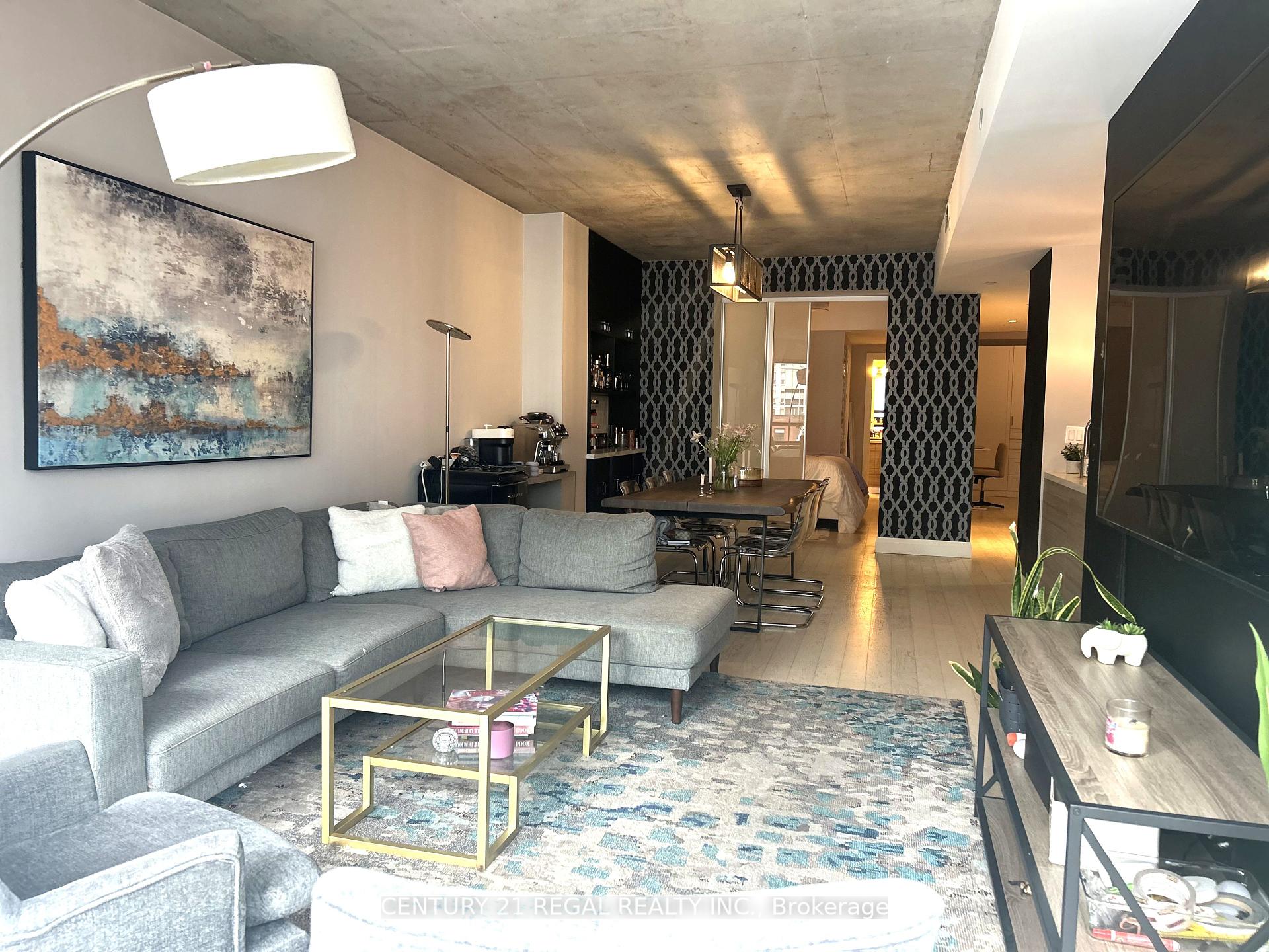 3 Bedrooms Condo at 224 King Street West,  Toronto For sale