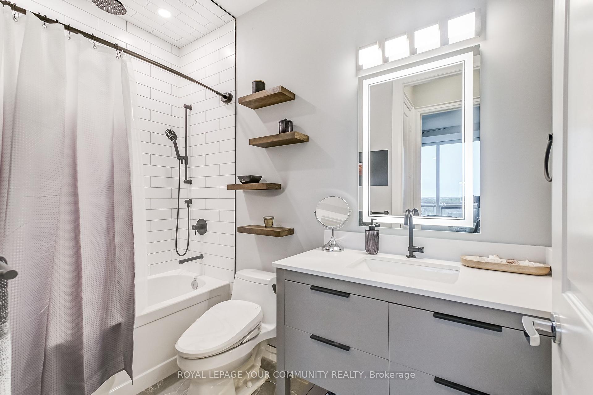 2 Bedrooms Condo at 11 Bronte,  Oakville For sale
