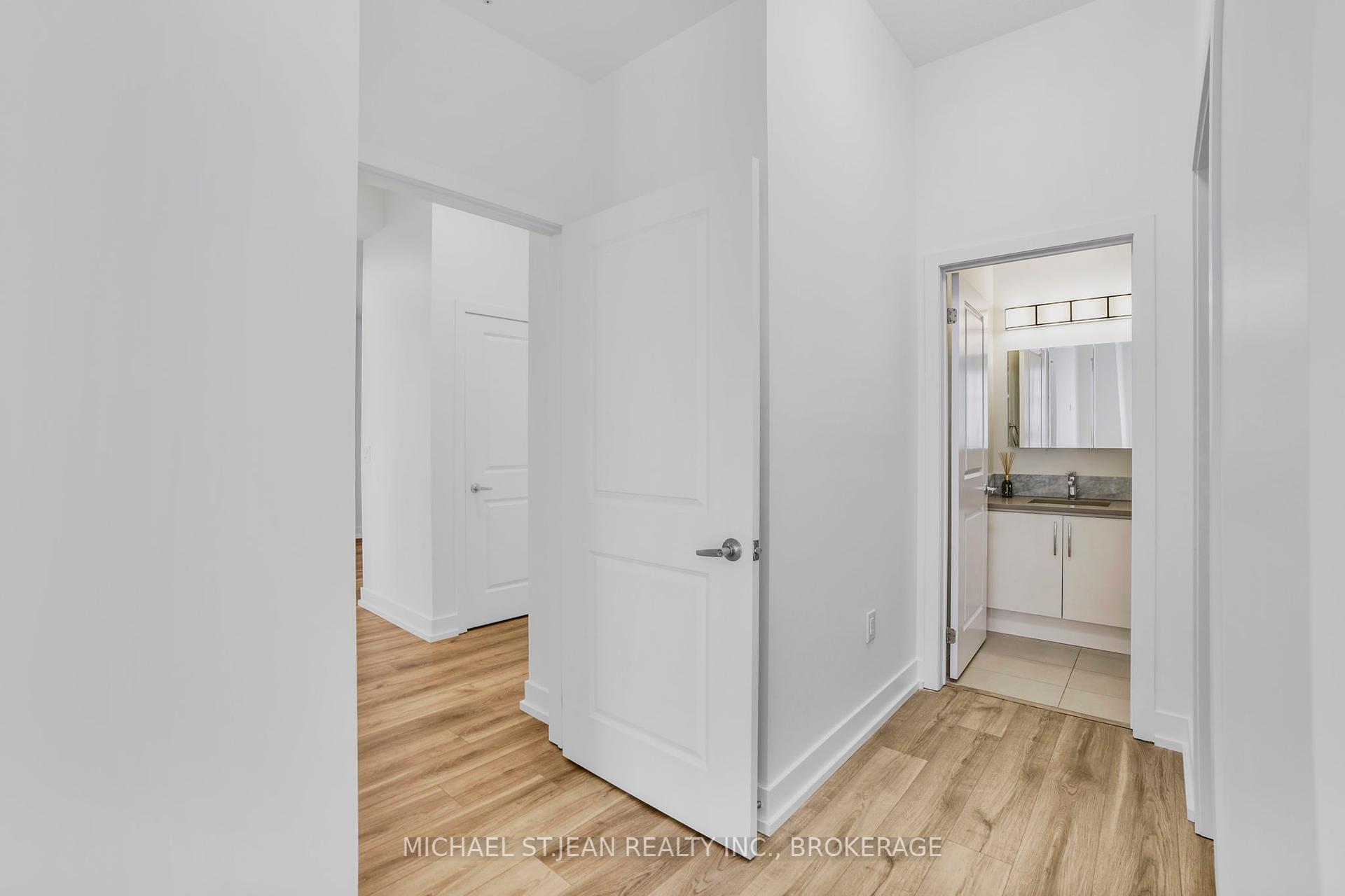 2 Bedrooms Condo at 90 Charlton,  Hamilton For sale