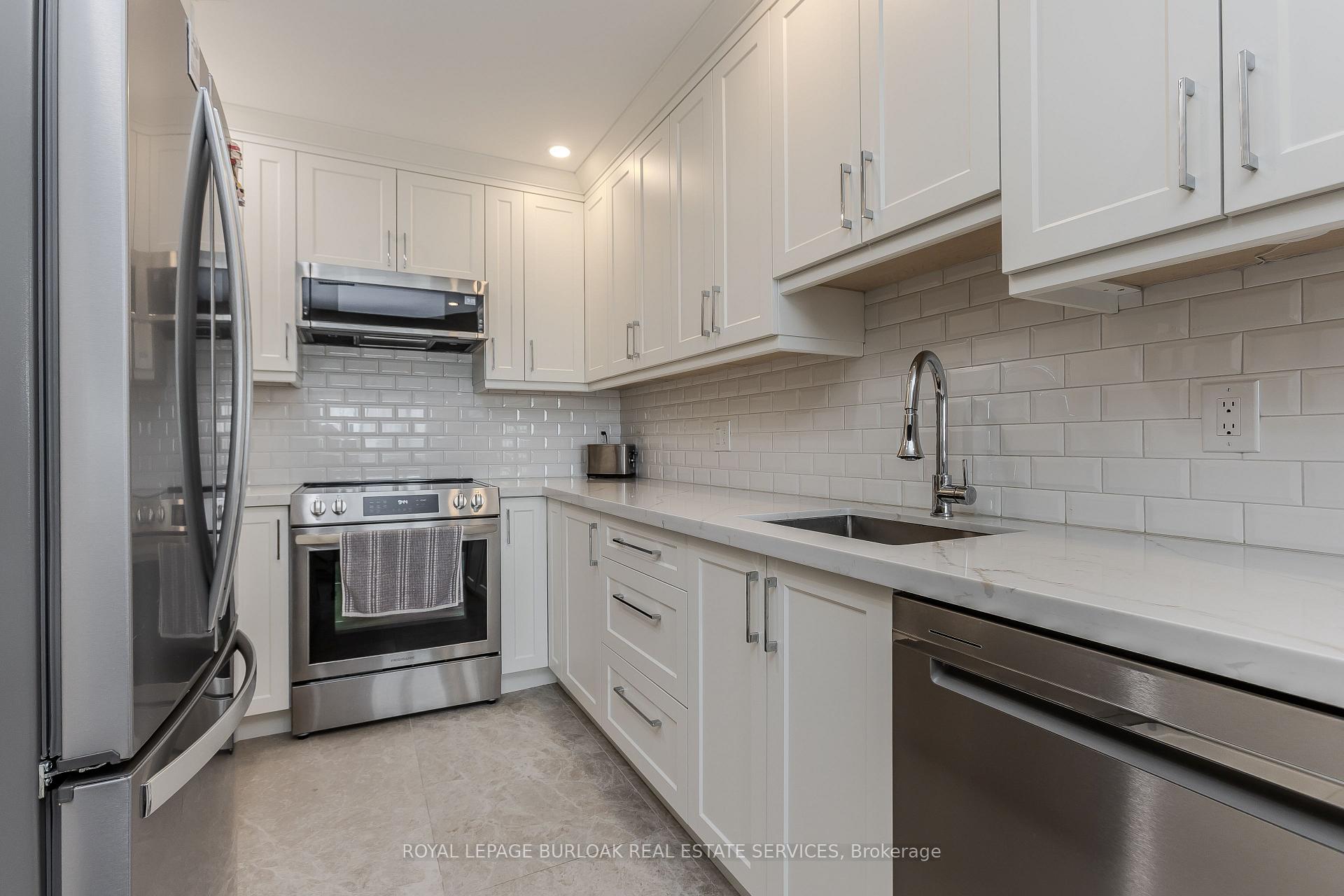 2 Bedrooms Condo at 2085 Amherst Heights, Burlington For sale