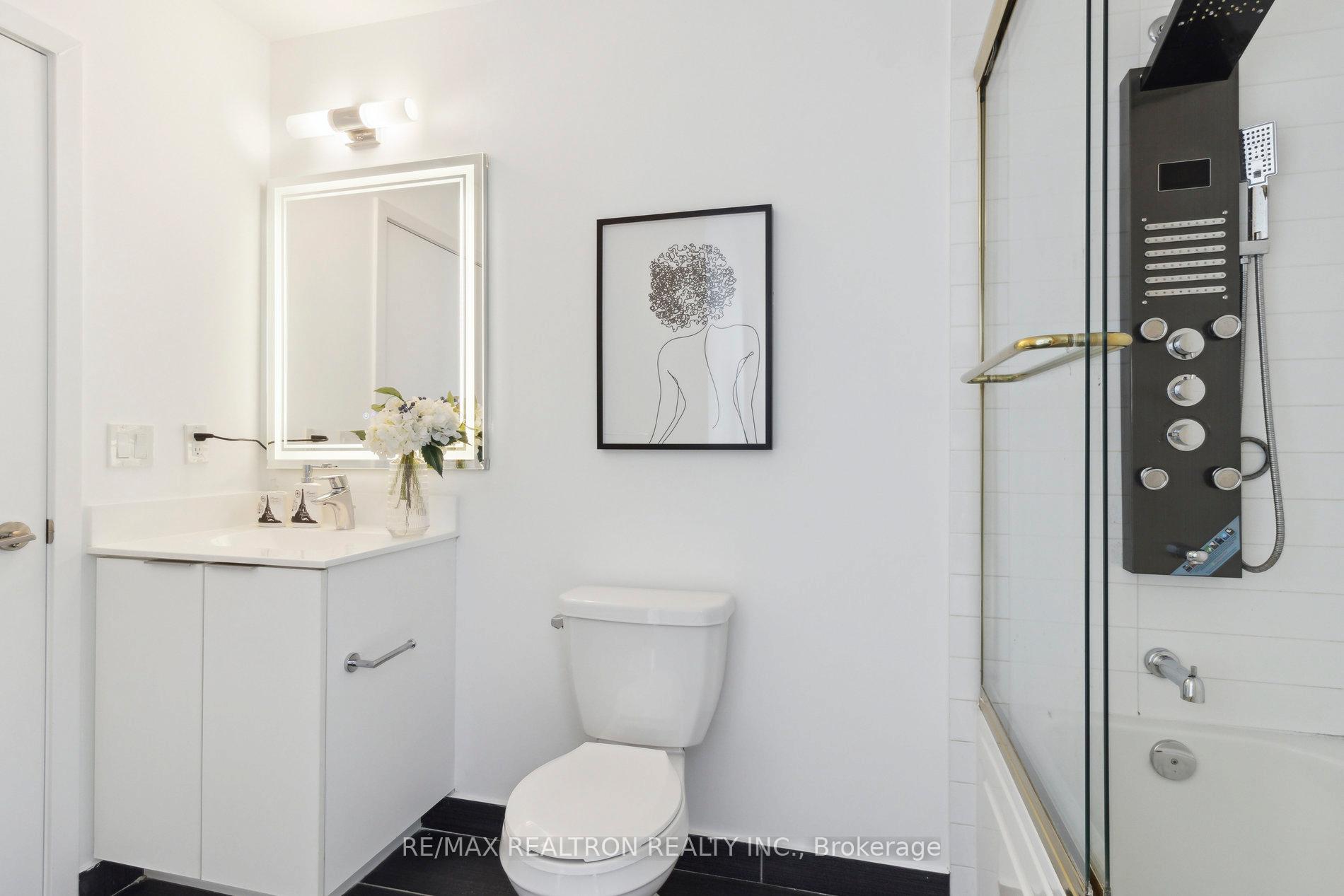 2 Bedrooms Condo at 30 Shore Breeze, Toronto For sale