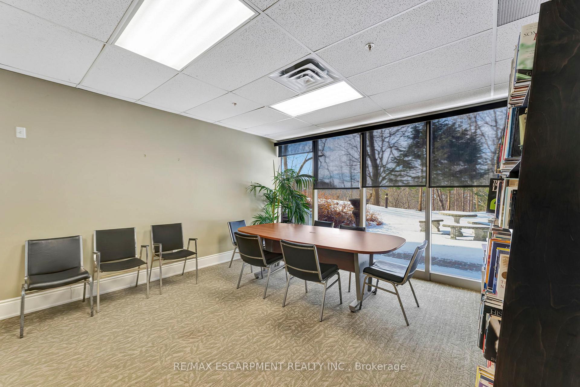 2 Bedrooms Condo at 1770 Main,  Hamilton For sale