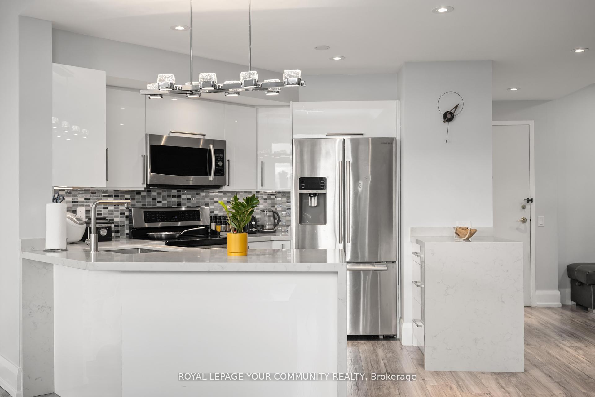 2 Bedrooms Condo at 5 Northtown, Toronto For sale