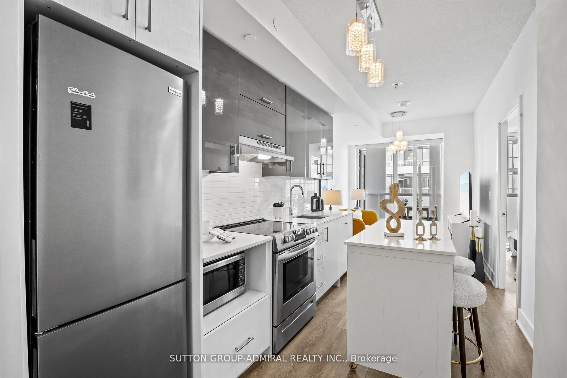 2 Bedrooms Condo at 188 Fairview Mall, Toronto For sale