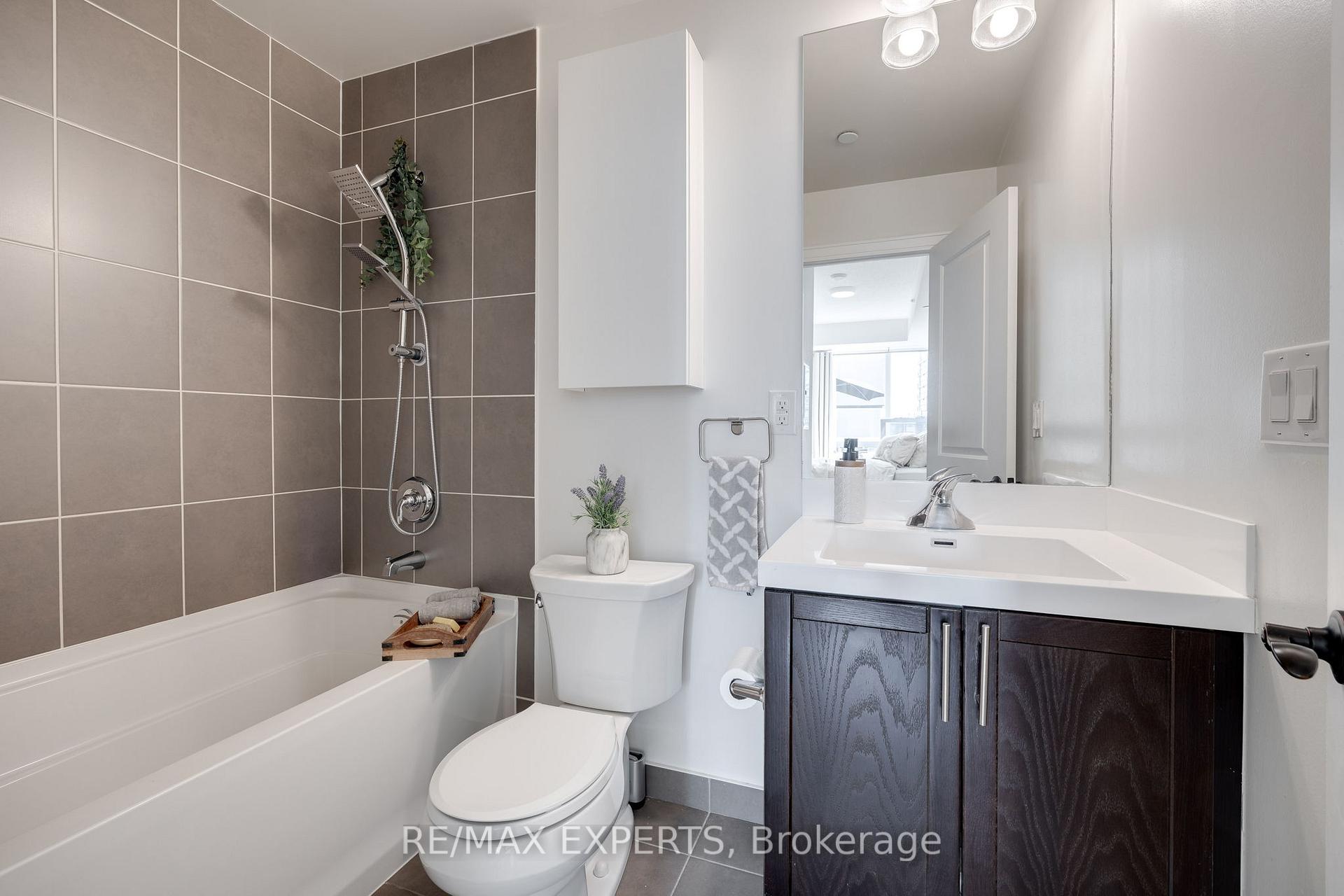 3 Bedrooms Condo at 36 Via Bagnato, Toronto For sale