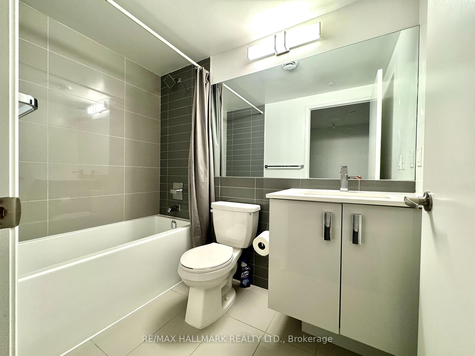 2 Bedrooms Condo at 26 Gibbs, Toronto For sale