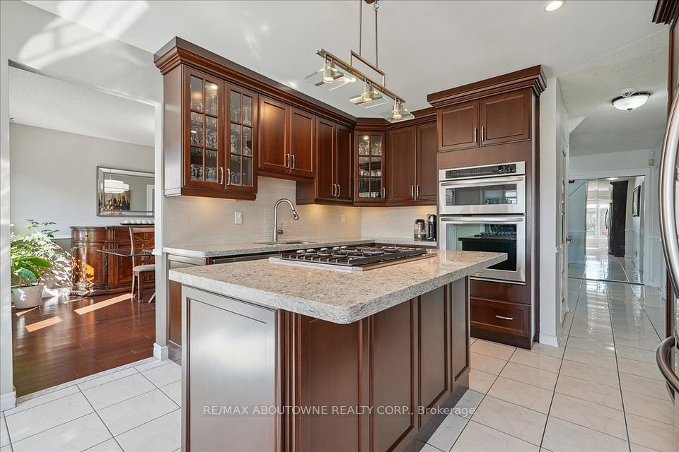 1008 Glenbrook Avenue, Oakville, ON L6H 3Z8