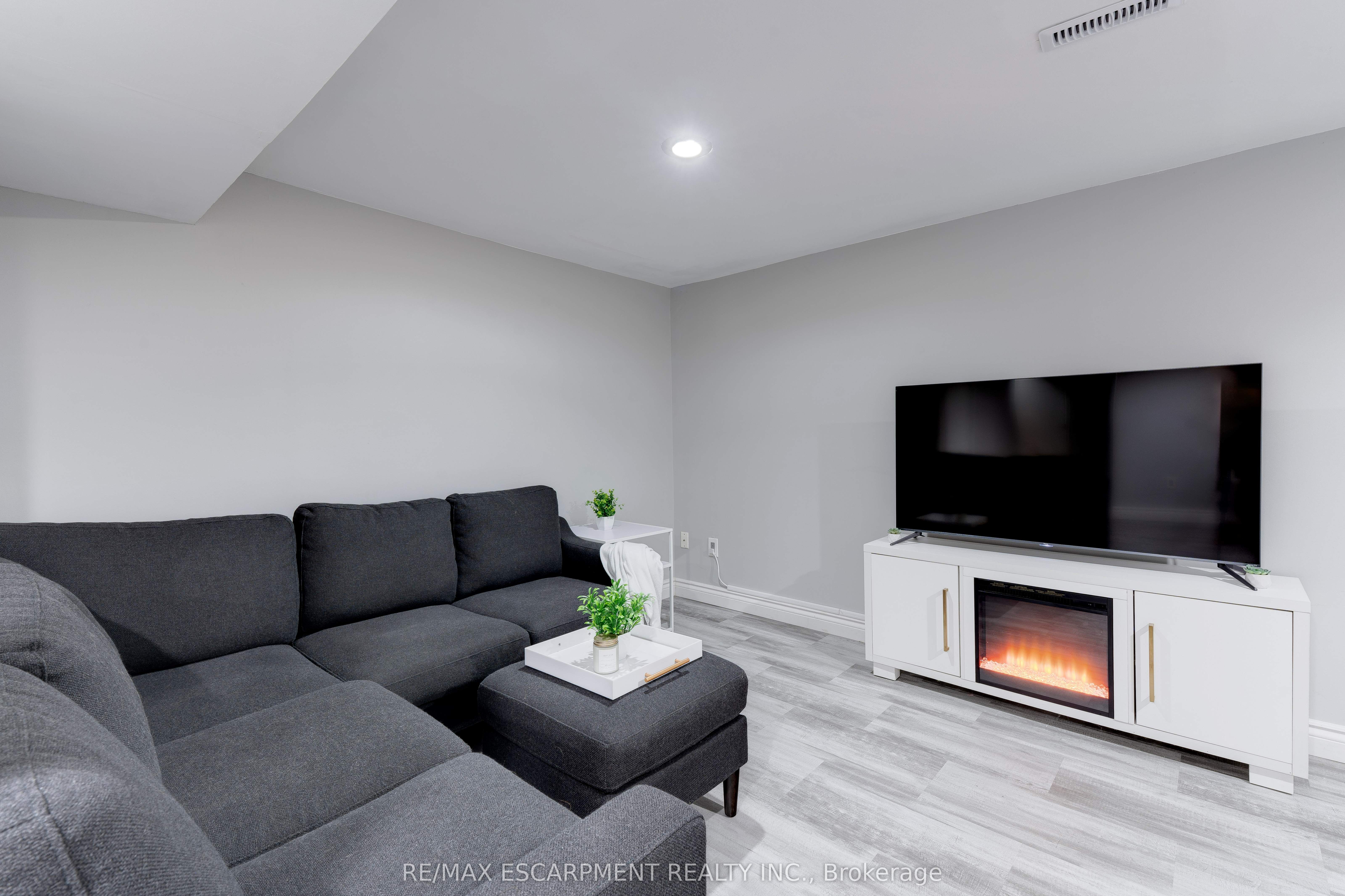 386 Highland Road W, #31