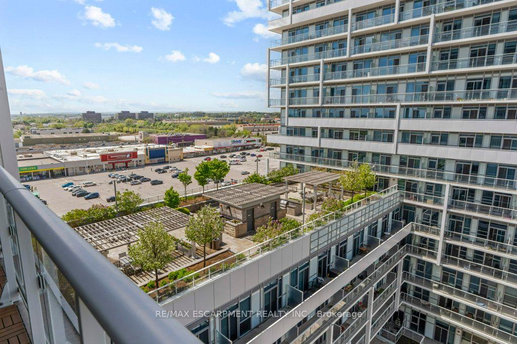 2 Bedrooms Condo at 55 Speers, Oakville For sale