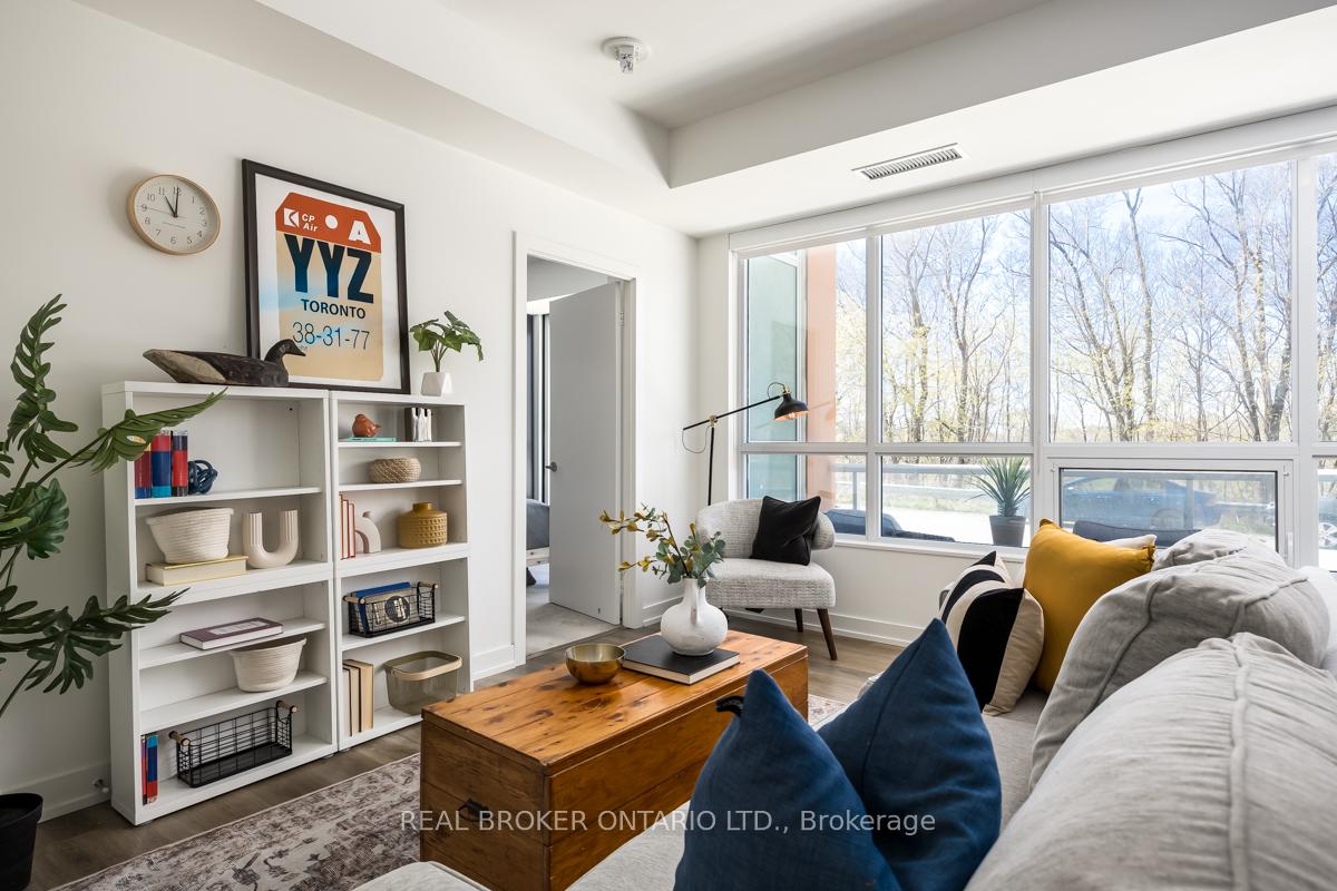 3 Bedrooms Condo at 10 Wilby, Toronto For sale