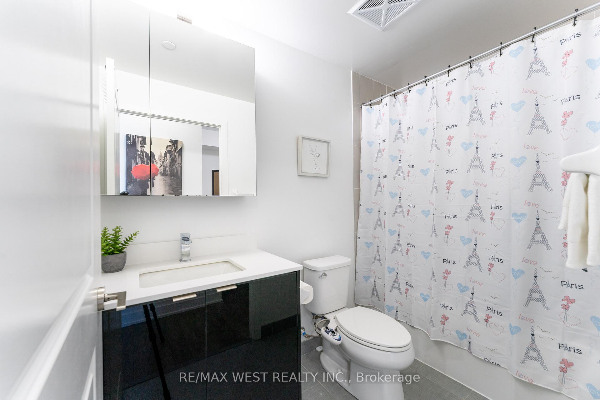 1 Bedroom Condo at 100 Eagle Rock, Vaughan For sale