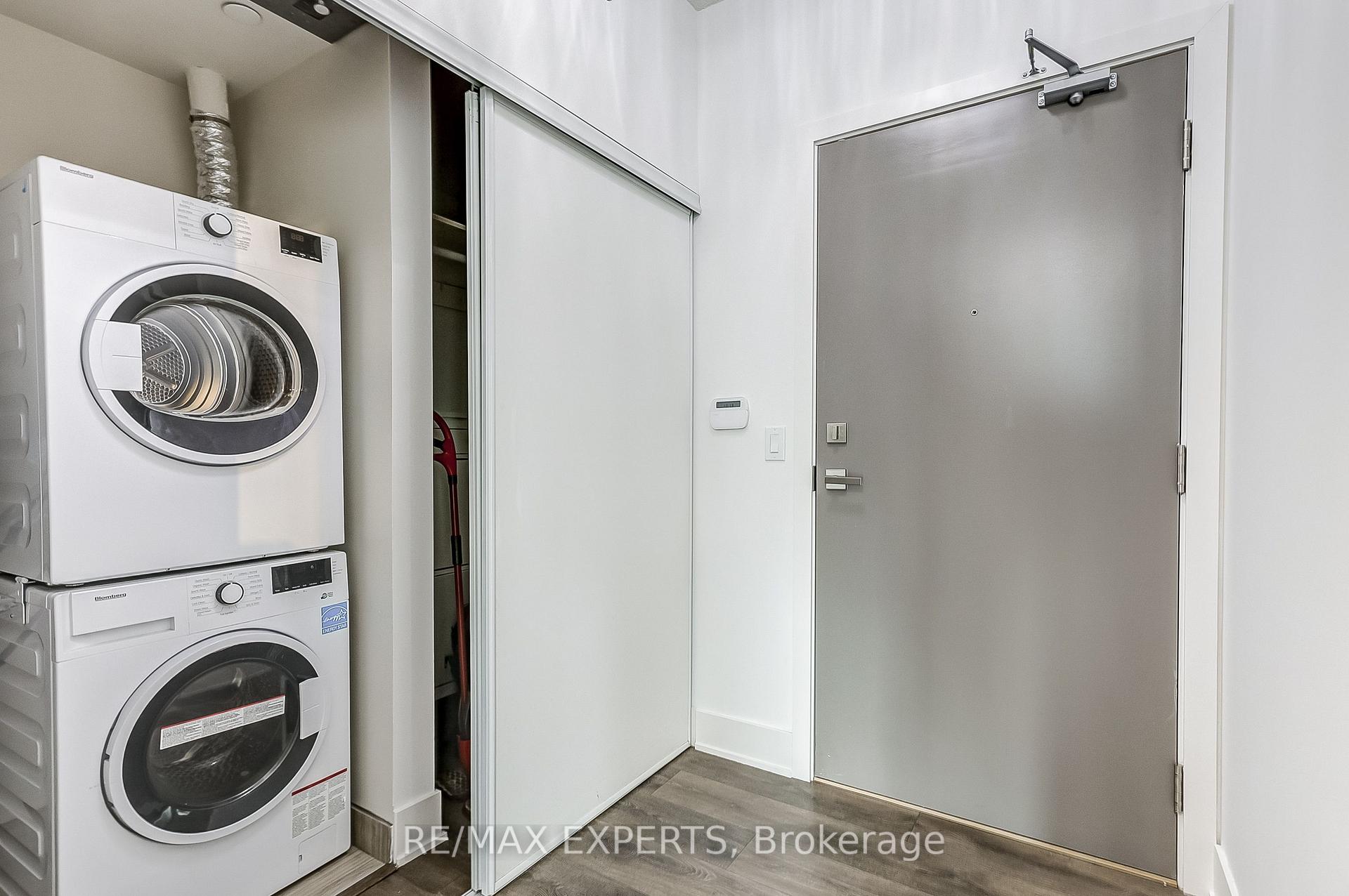 2 Bedrooms Condo at 188 Fairview Mall,  Toronto For sale