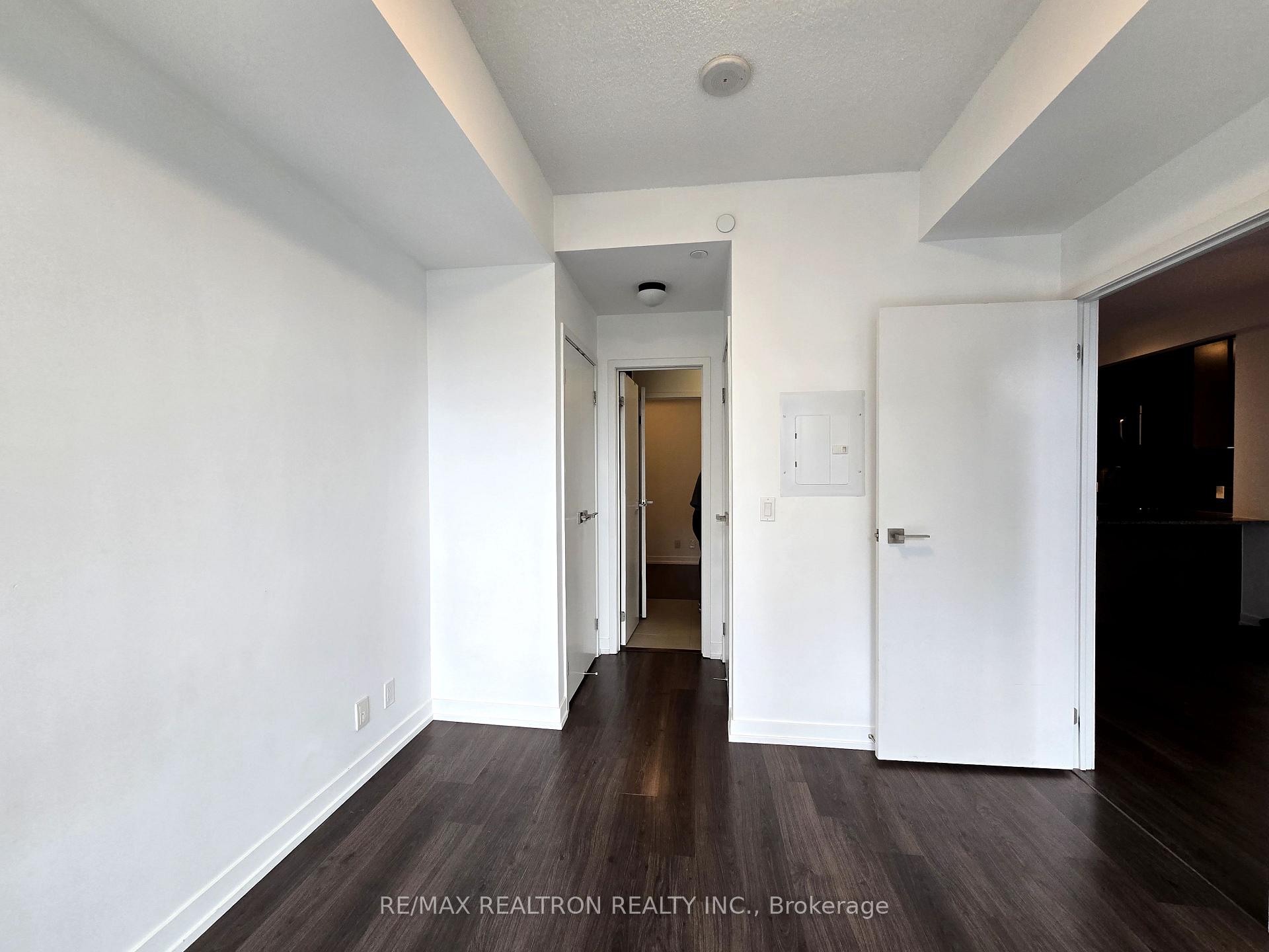 2 Bedrooms Condo at 89 Dunfield,  Toronto For sale