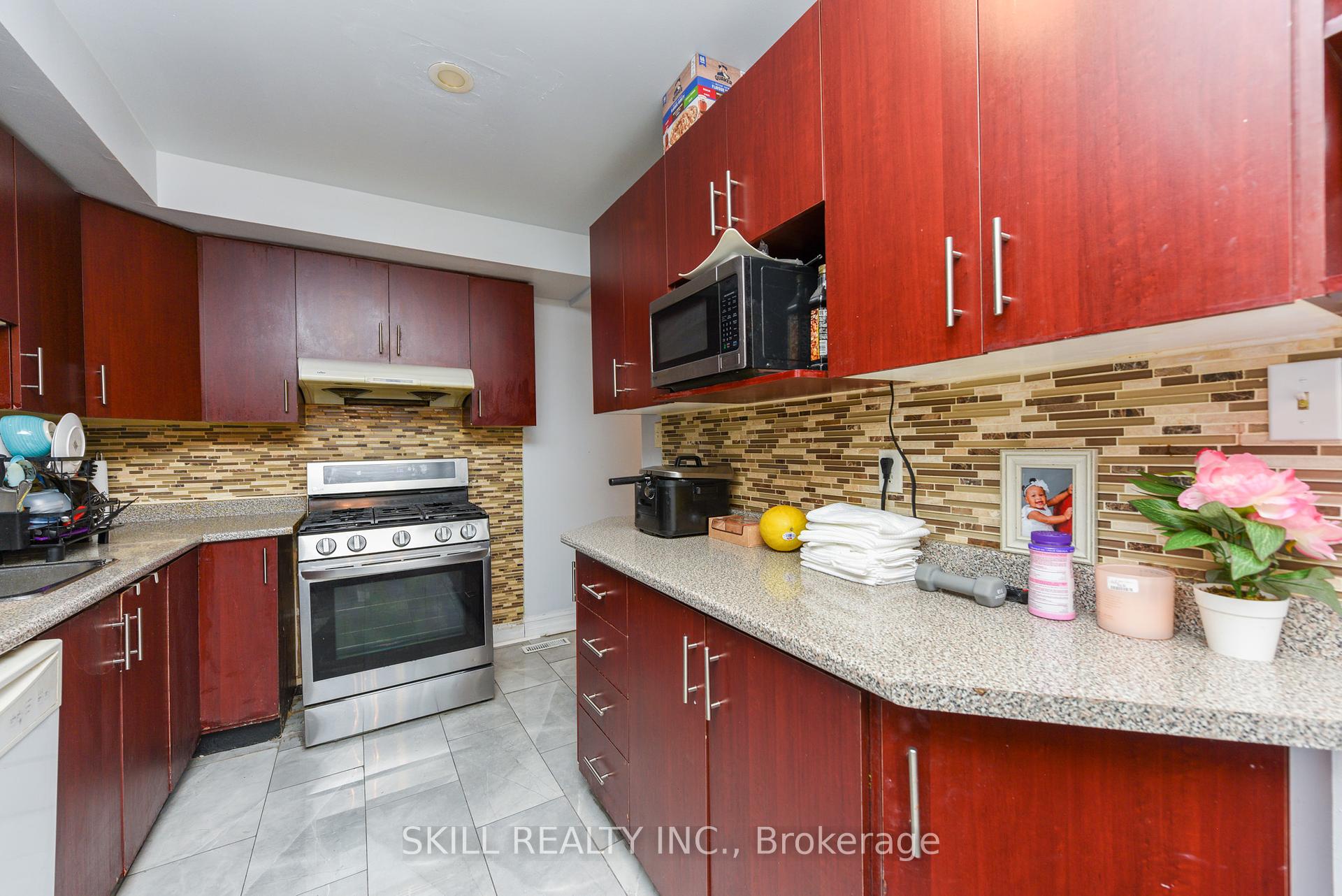 5 Bedrooms Condo at 7500 Goreway,  Mississauga For sale