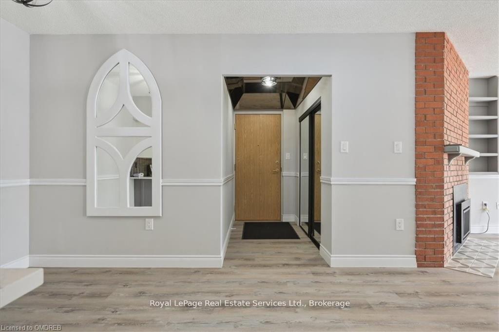 2 Bedrooms Condo at 162 REYNOLDS,  Oakville For sale