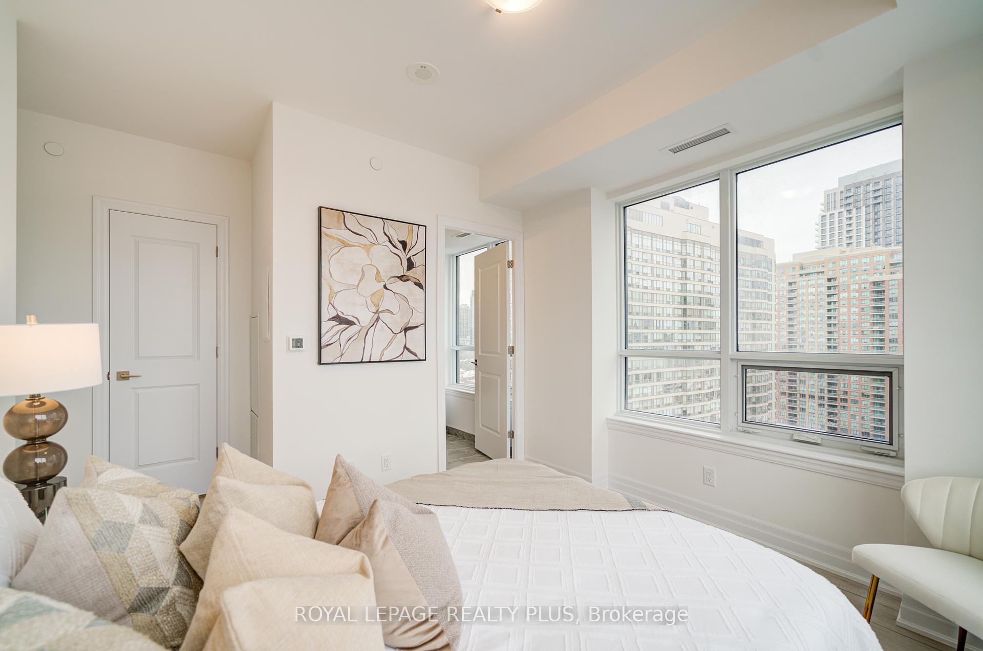 2 Bedrooms Condo at 30 Elm, Mississauga For sale