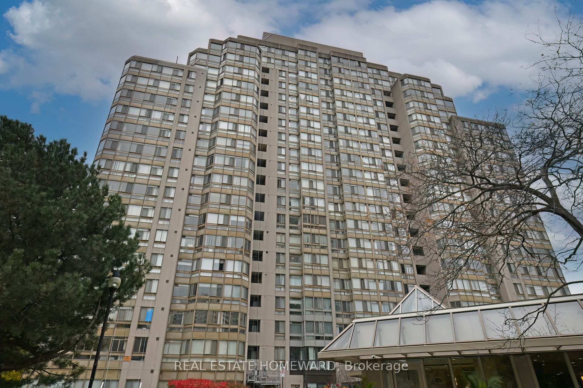 3 Bedrooms Condo at 3233 eglinton, Toronto For sale