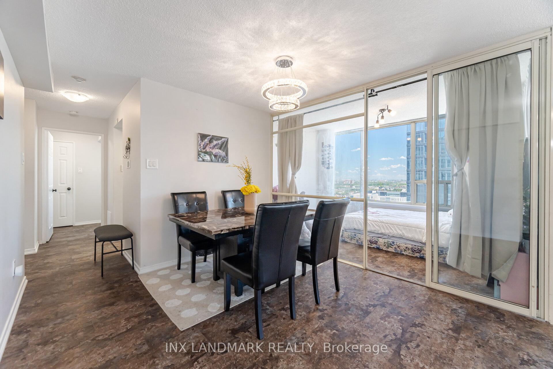 3 Bedrooms Condo at 330 Rathburn, Mississauga For sale