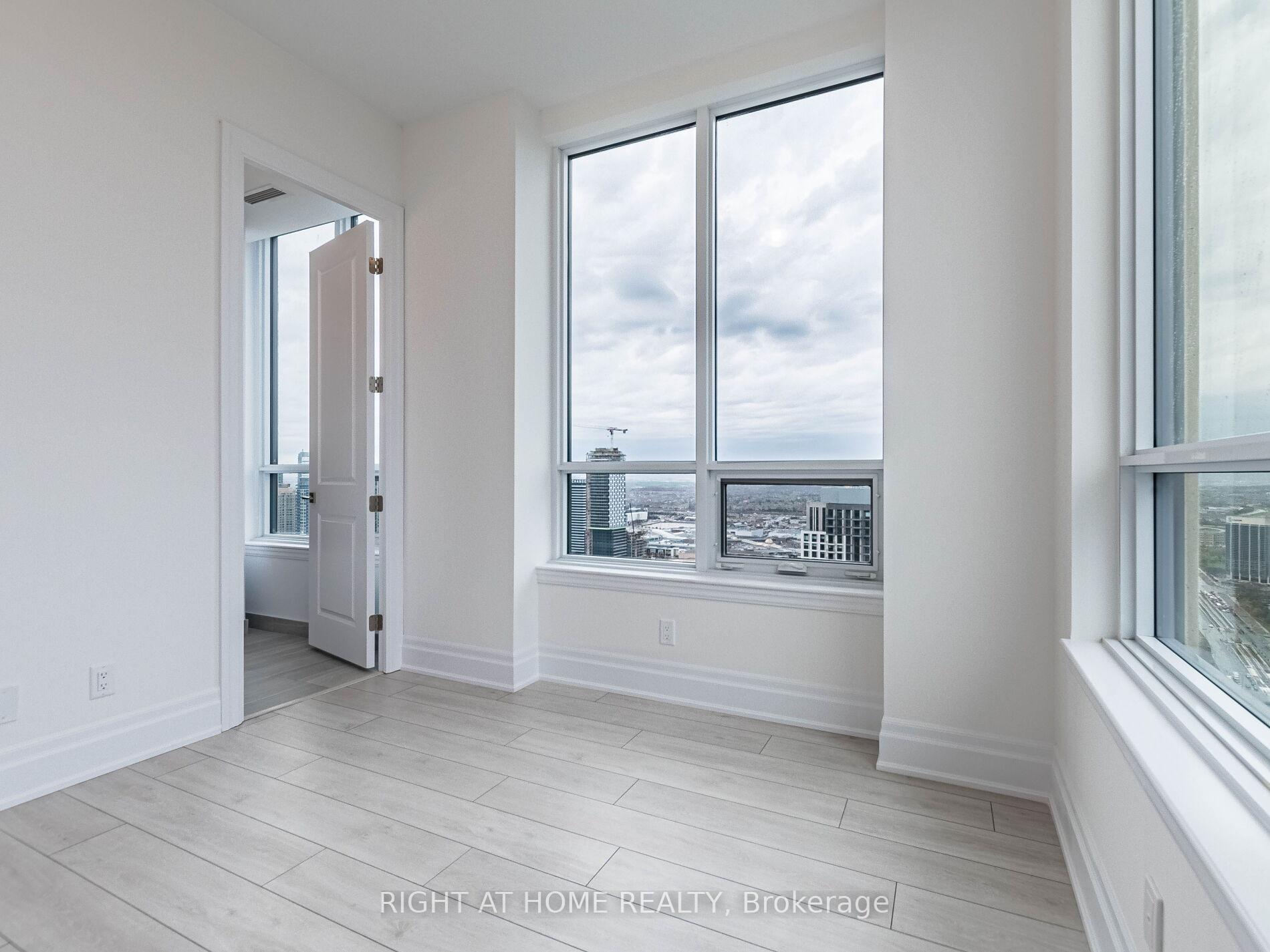2 Bedrooms Condo at 30 Elm,  Mississauga For sale