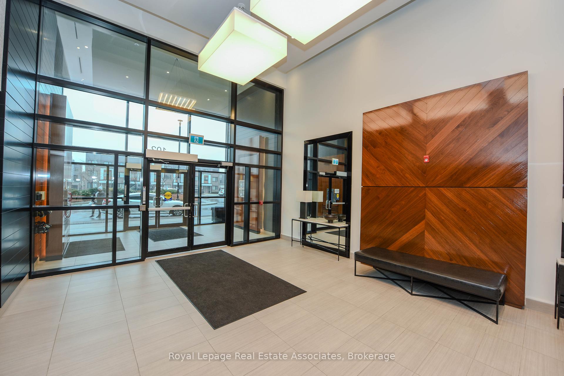 3 Bedrooms Condo at 102 Grovewood, Oakville For sale