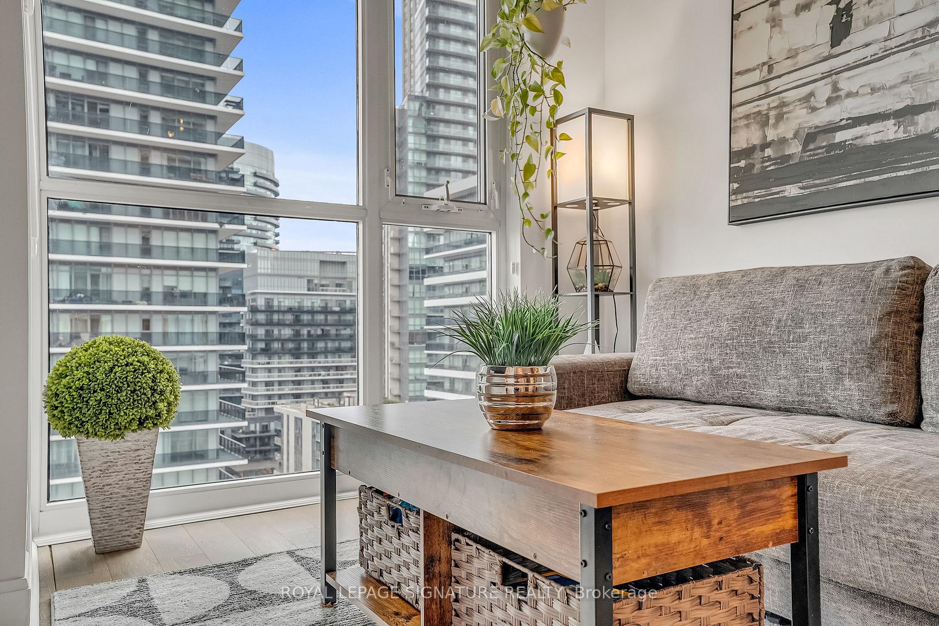 1 Bedroom Condo at 33 Shore Breeze,  Toronto For sale