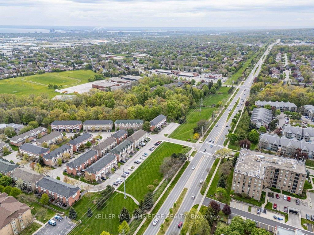 2 Bedrooms Condo at 3480 Upper Middle, Burlington For sale