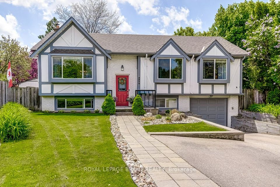 726 Applewood