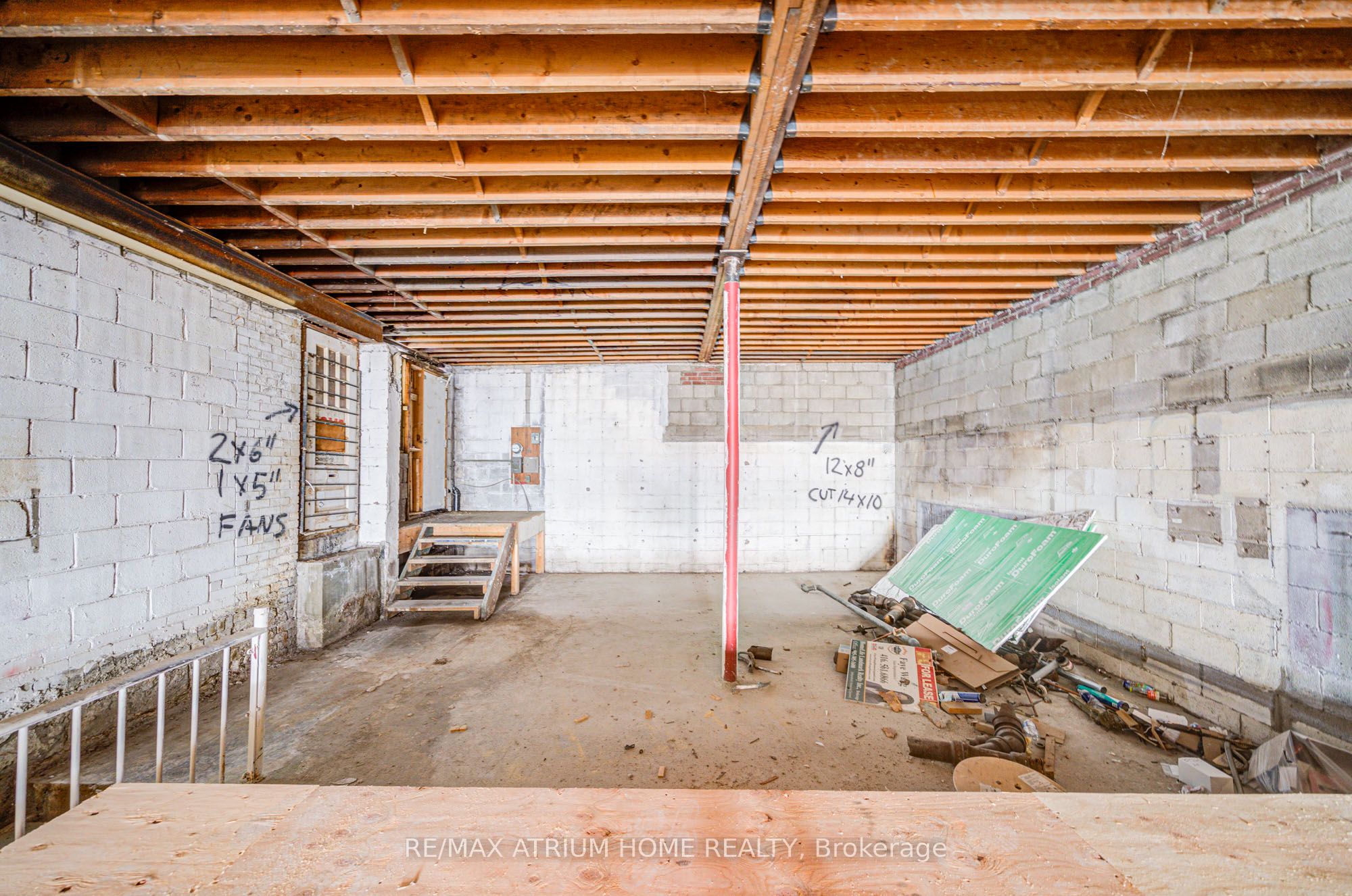 1685 Avenue Road, #Main