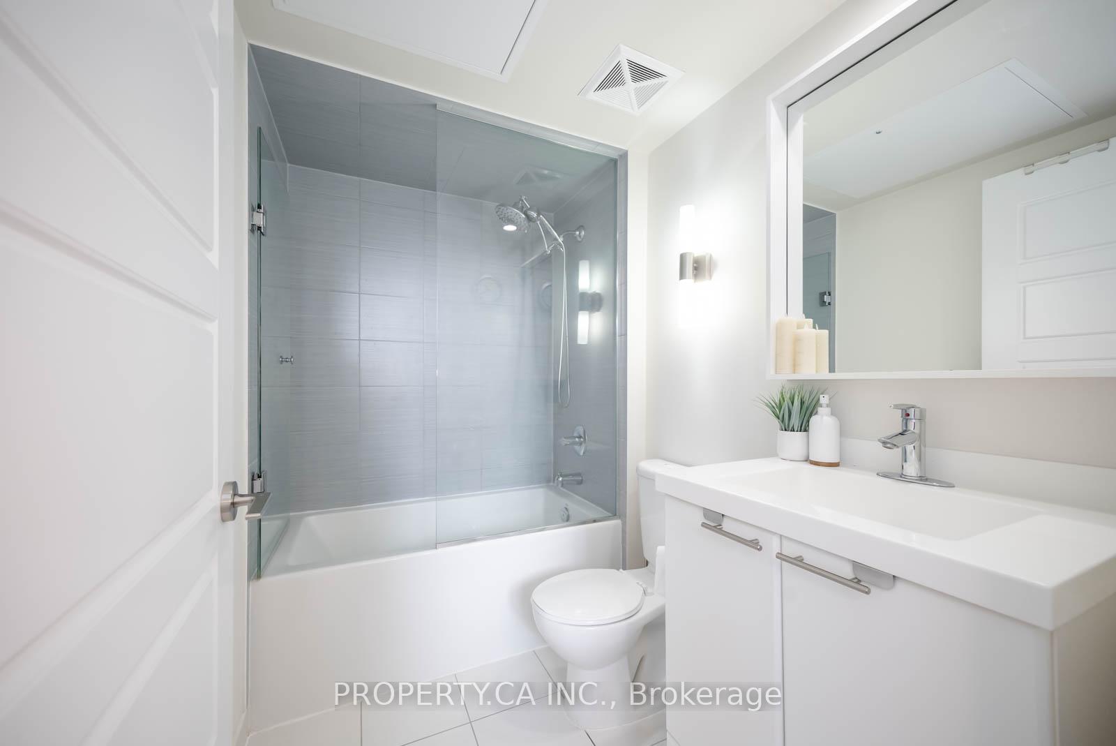 2 Bedrooms Condo at 15 Viking, Toronto For sale