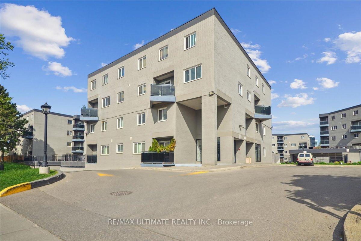 3 Bedrooms Condo at 2001 Bonnymede, Mississauga For sale