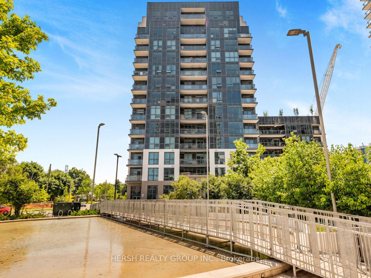 3 Bedrooms Condo at 10 Meadowglen,  Toronto For sale