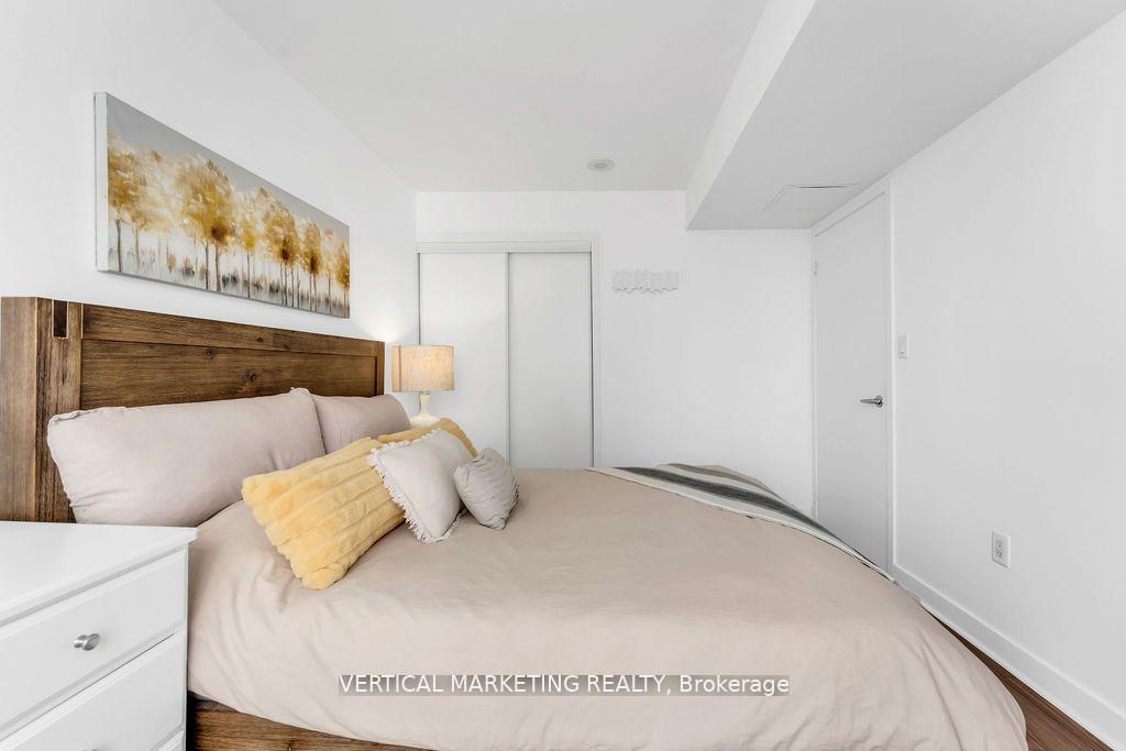 2 Bedrooms Condo at 11 Brunel, Toronto For sale