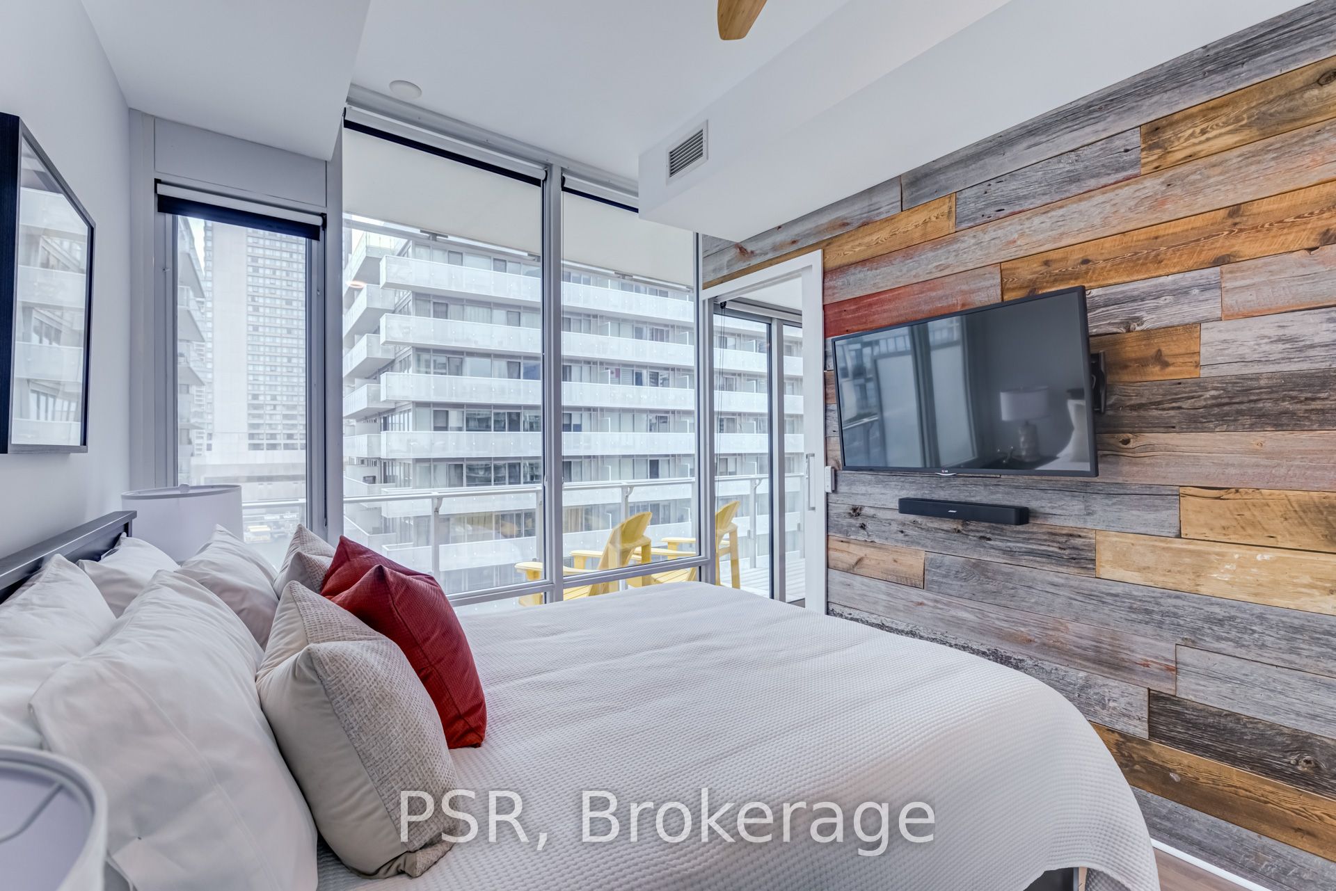 29 Queens Quay E, #627