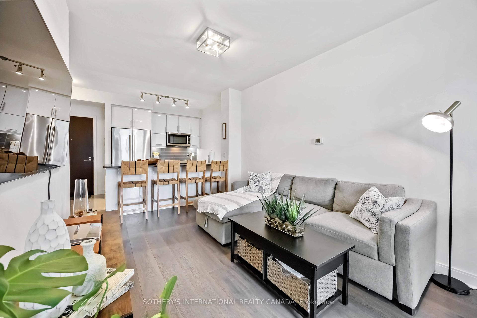 2 Bedrooms Condo at 825 Church, Toronto For sale