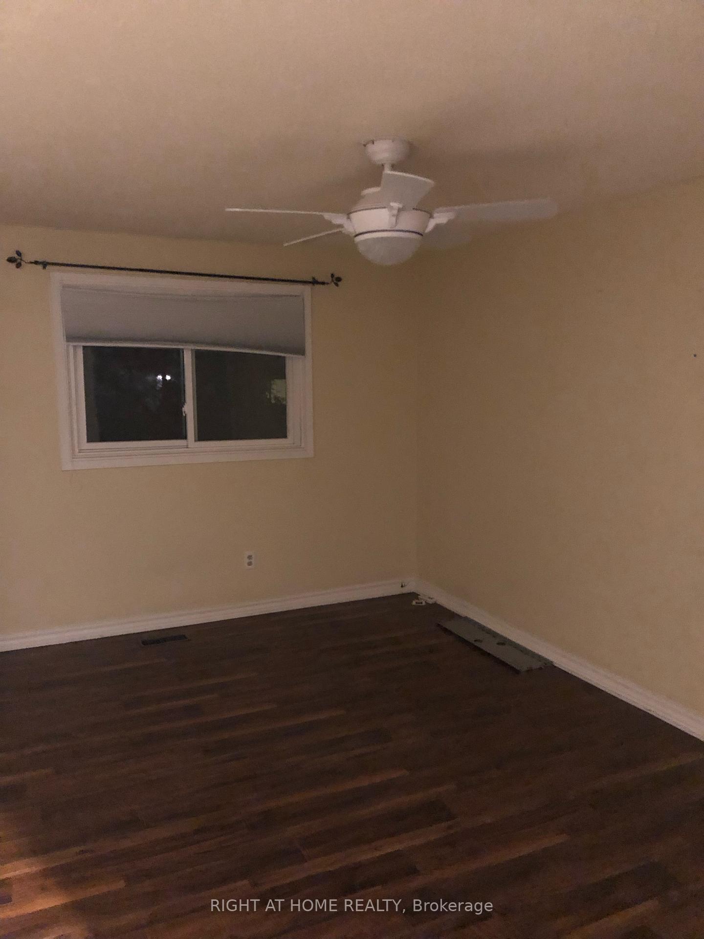 3 Bedrooms Condo at 3345 Silverado, Mississauga For sale