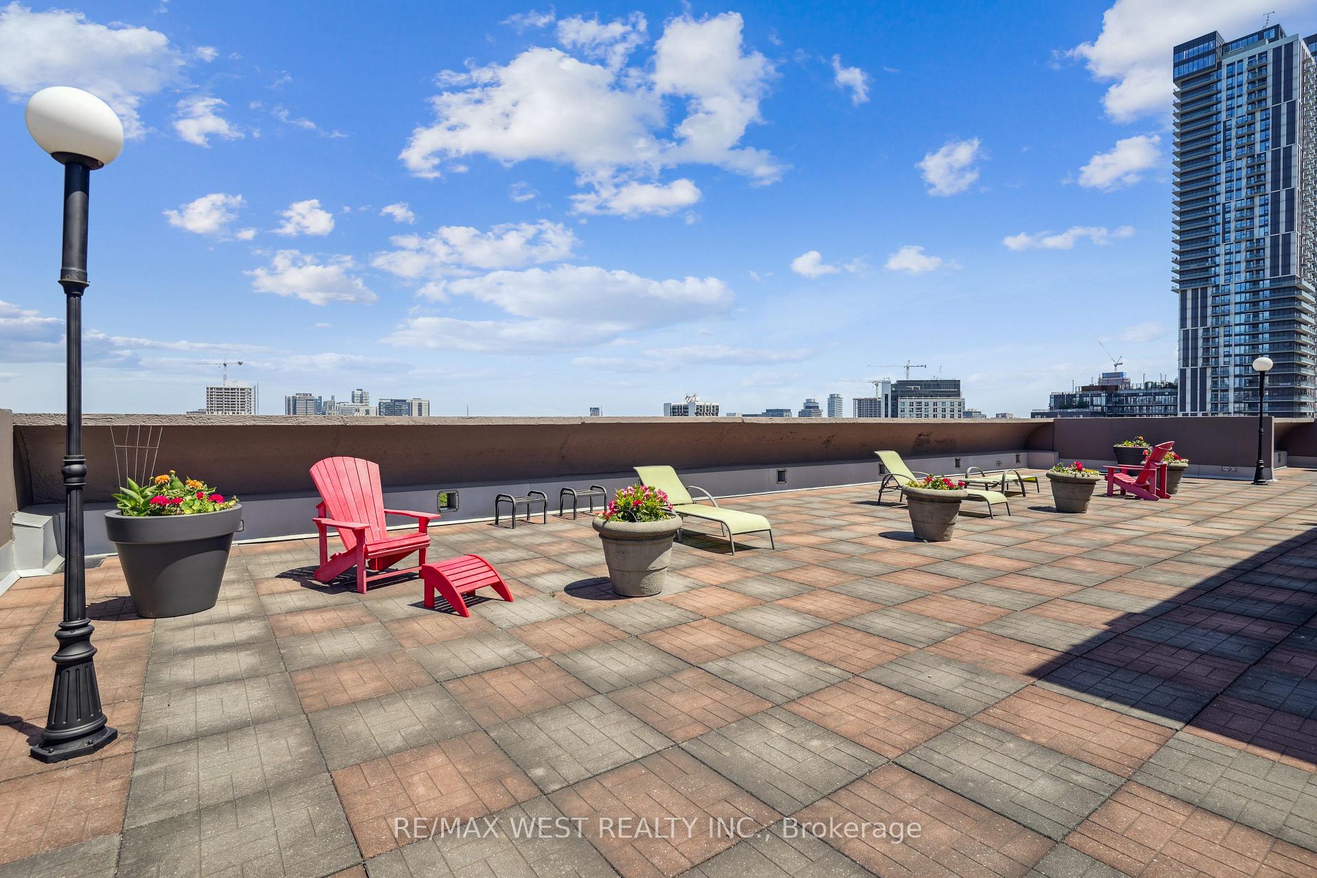 2 Bedrooms Condo at 256 Jarvis, Toronto For sale