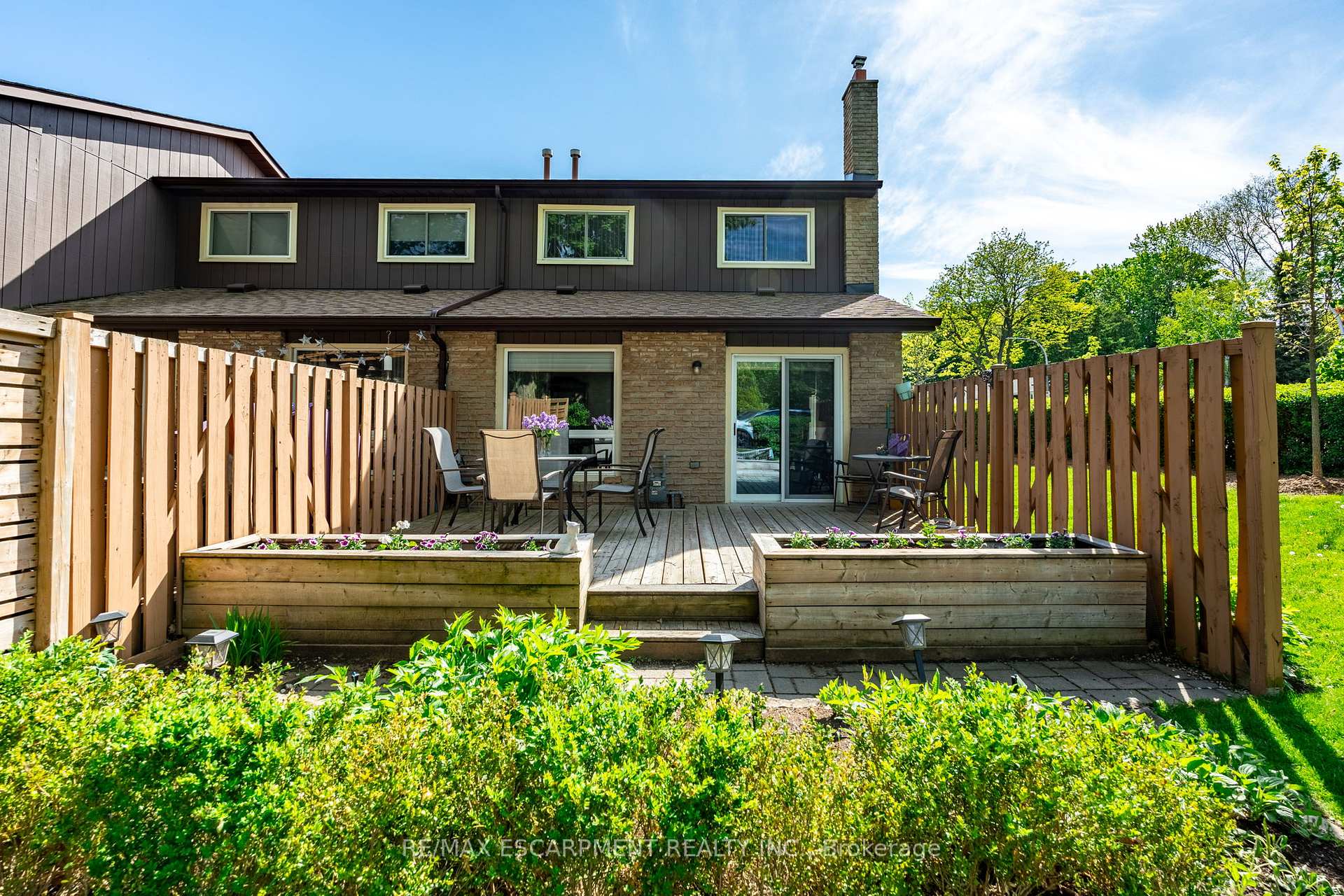 3 Bedrooms Condo at 2301 Cavendish, Burlington For sale