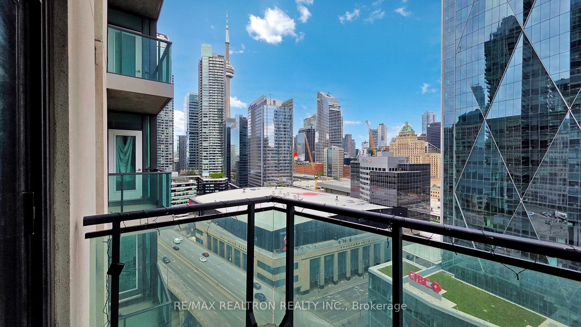 1 Bedroom Condo at 18 Harbour, Toronto For sale