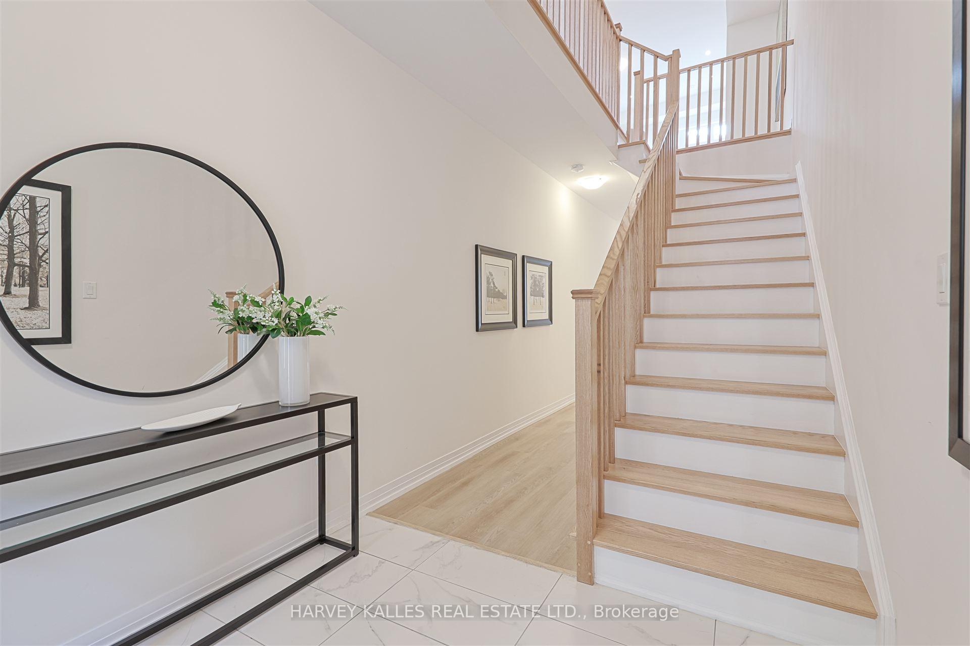 75 De La Roche Drive S