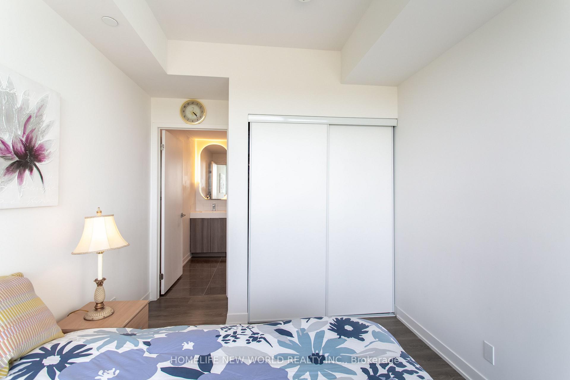 2 Bedrooms Condo at 15 Holmes, Toronto For sale